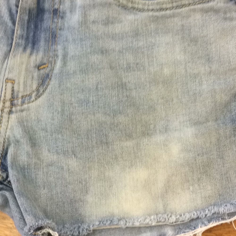 Levi’s Jean Shorts - Picture 7 of 9